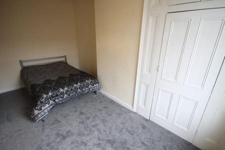 5 bedroom end of terrace house to rent - Photo 3