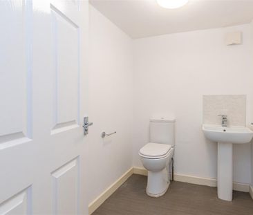 3 bed House - Semi-Detached To Let - Photo 4