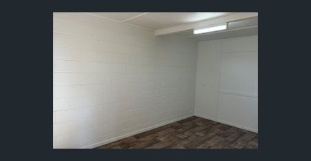 Modern Unit North Mackay - Photo 2