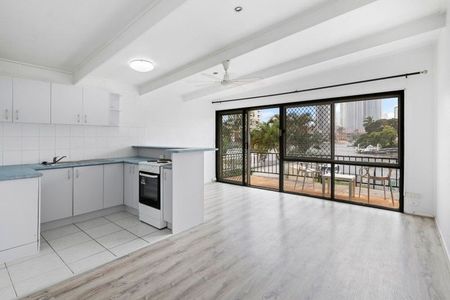 Apartment on the Nerang River - Photo 4
