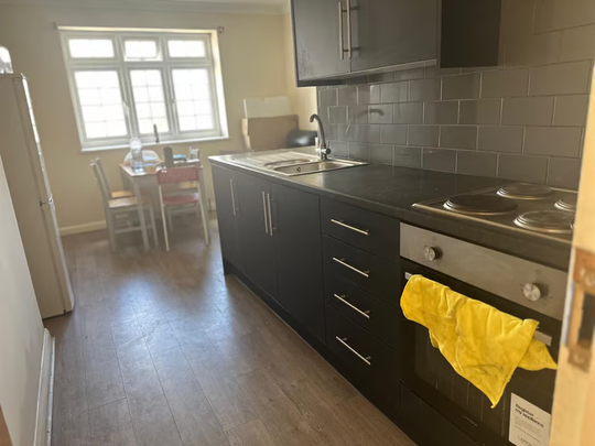 1 bedroom in a house share to rent - Photo 1