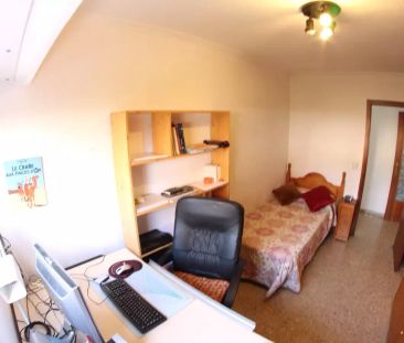 Room in a shared 4-bedroom apartment for rent in Alicante. - Photo 4