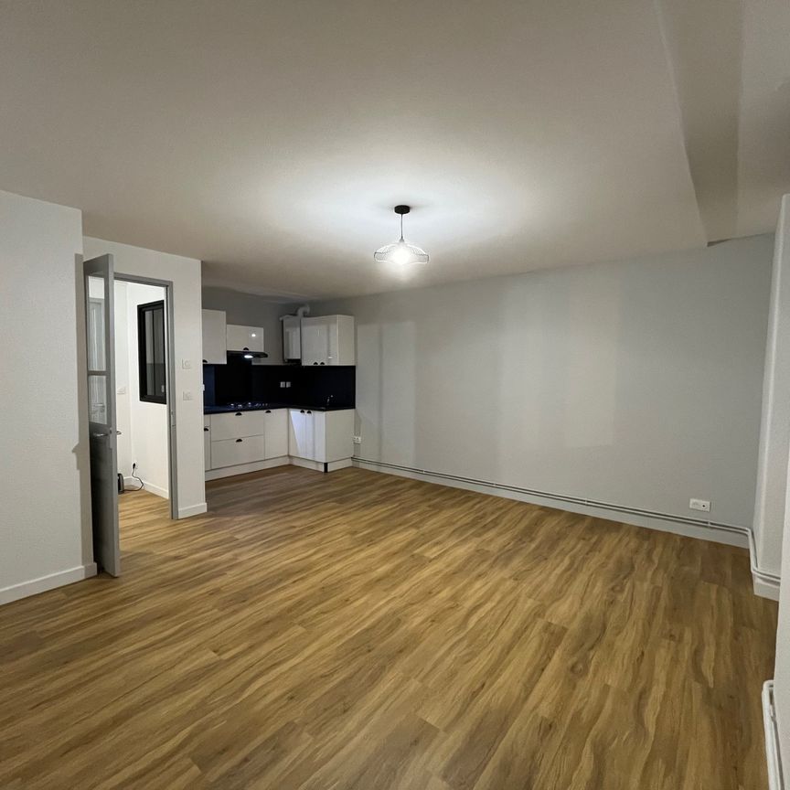 Location Appartement 3 pièces 59m² ST DENIS DE CABANNE 42750 - Photo 1