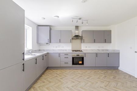 4 bedroom semi-detached house to rent - Photo 4