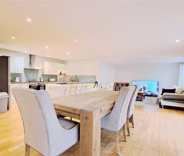 5 bedroom detached house to rent - Photo 1