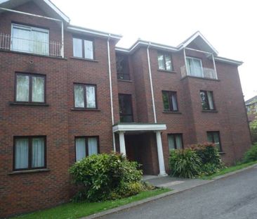 Part Furnished 2 Bedroom 3rd Floor Apartment - Photo 2