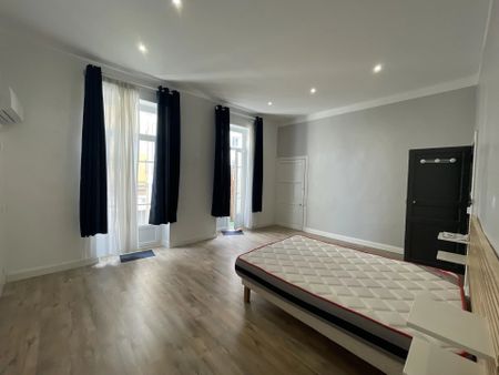 Location Appartement 4 pièces 115m² NIMES 30000 - Photo 2
