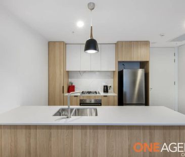 “Fully furnished stunning unit” - Photo 3