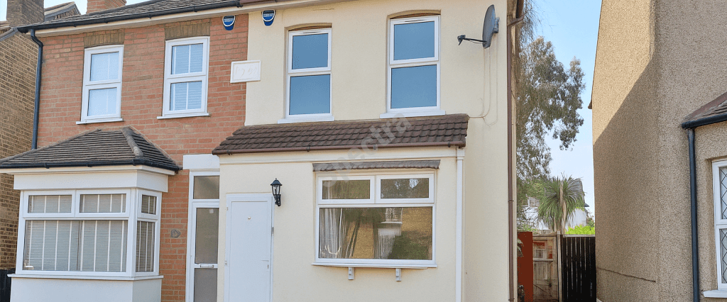 3 bedroom semi-detached house to rent - Photo 1