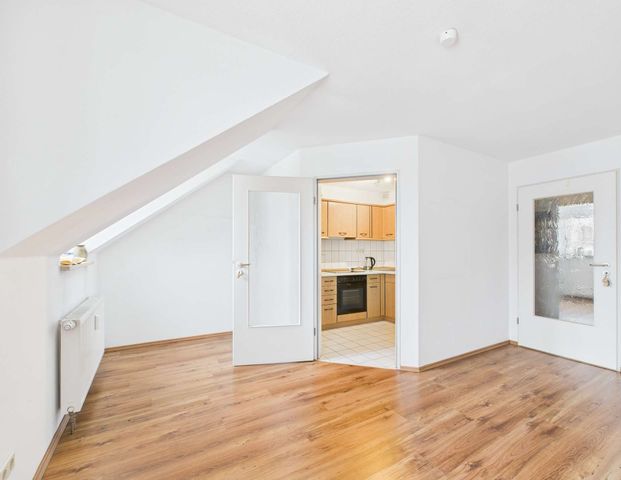 Helle 2-Raum Dachgeschosswohnung mit Balkon in Rodewisch, Steinbergblick - Foto 1