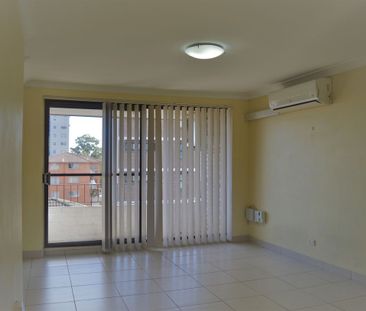 CLOSE TO LIVERPOOL CBD - Photo 6