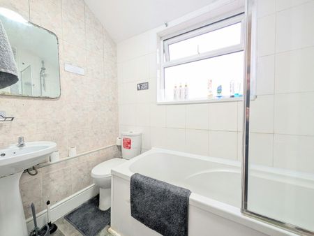 House share to rent on - Photo 5