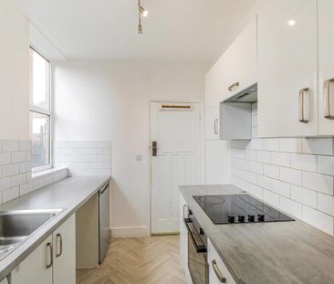 3 bedroom semi-detached house to rent - Photo 6