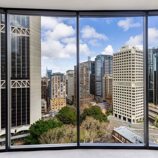 IMPRESSIVE APARTMENT WITH EXCELLENT VIEWS | Unfurnished - Photo 1