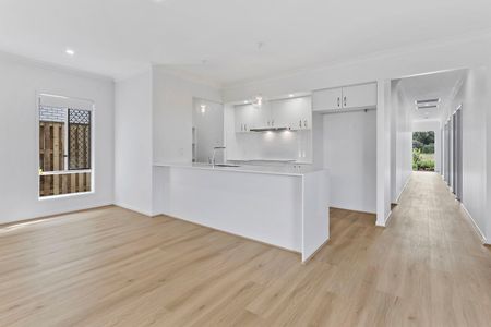 Dream Home In The Heart Of Palmview! - Photo 4