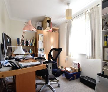 Well presented top floor 2 bedroom apartment to rent in the popular... - Photo 5