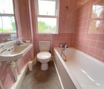 1 bedroom in a flat share to rent - Photo 3