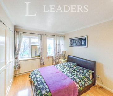 3 bedroom maisonette to rent The Ridgeway - Photo 3