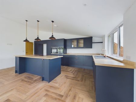 Four bed end of terrace house to rent in Boyton, Launceston, PL15 - Photo 2