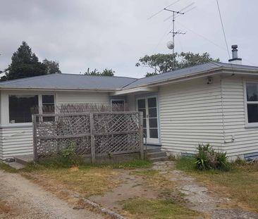 Fully Renovated House - Photo 5