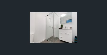 2 Bedroom Apartment "Globe Apartments" - City Living! - Photo 2