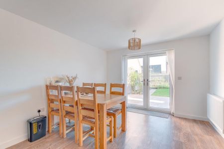 3 bedroom detached house to rent - Photo 2