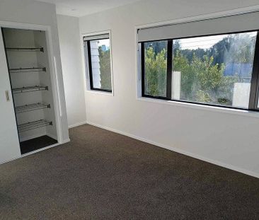 Modern Townhouse with Private Garden - Photo 4