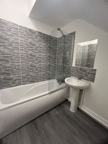 1 Bed Flat, Tooting High Street, SW17 - Photo 2