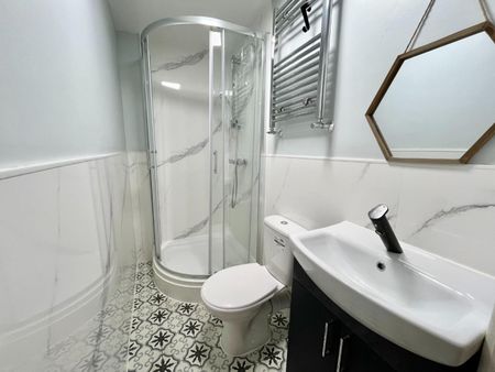 1 bedroom Flat To Let - Photo 5
