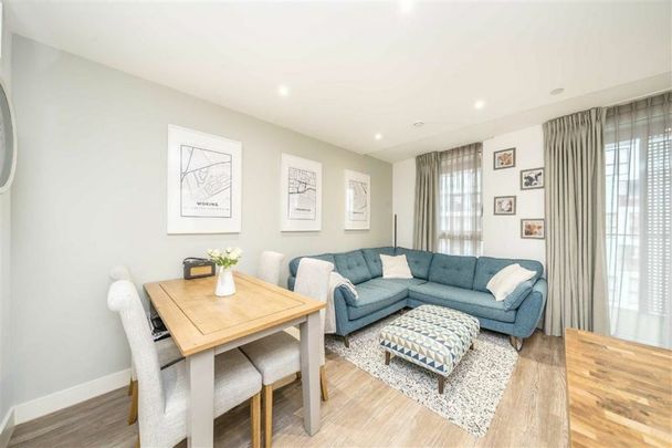 Telegraph Avenue, SE10, London - Photo 1