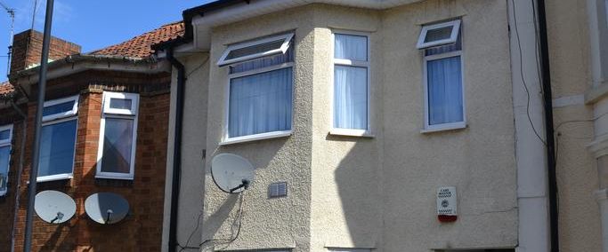 4 bedroom terraced house to rent - Photo 1