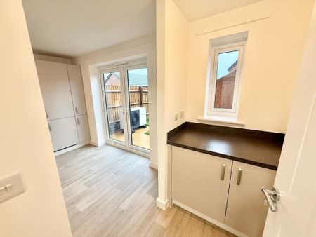 3 bedroom semi-detached house to rent - Photo 5