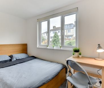 6 Bed Terraced House, Milner Road, BN2 - Photo 4