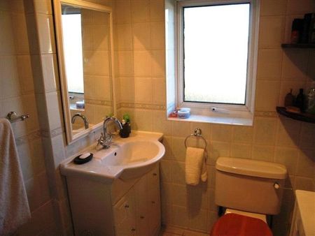 2 bedroom end of terrace house to rent - Photo 4