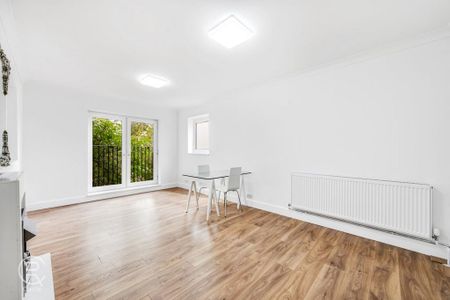 3 bedroom flat to rent - Photo 3