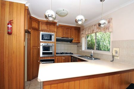 36 Tudawali Crescent, Wheelers Hill - Photo 2