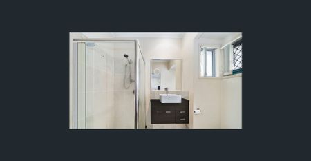 Stylish Townhouse - Photo 4