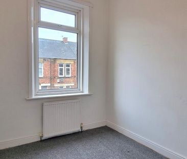 3 bedroom flat to rent - Photo 2