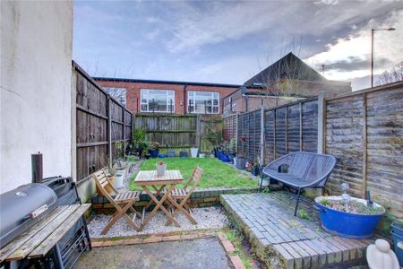 2 bedroom terraced house to rent - Photo 5