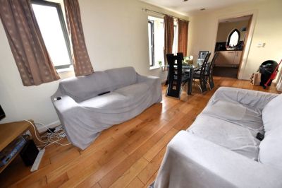 5 bedroom Flat in Kirkstall Lane, Leeds - Photo 2