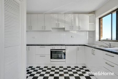 Low-Maintenance Living in a Convenient West Gladstone Location - Photo 5