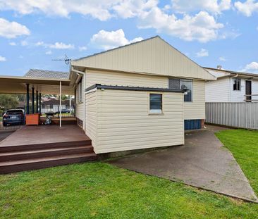 Modern Family home - Photo 3