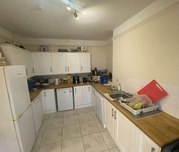 Large Room With Private Shower Room, PE1 - Photo 5