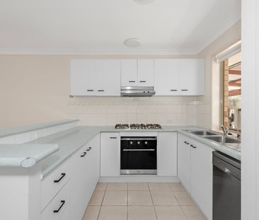 Charming 4 Bedroom Home Backing onto Bushland - Photo 5