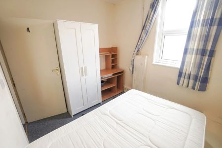 To Rent Wimborne Road, Winton, Bournemouth, BH9 £1,500 pcm Tenancy Info - Photo 2