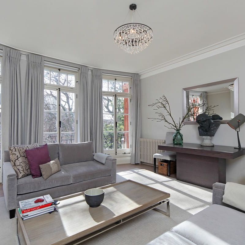 A bright one bedroom apartment with garden views situated on the third floor of a period building with a lift ideally located on this prime Mayfair Street. - Photo 1