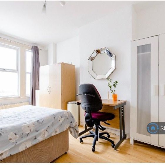 1 bedroom in a house share to rent - Photo 1