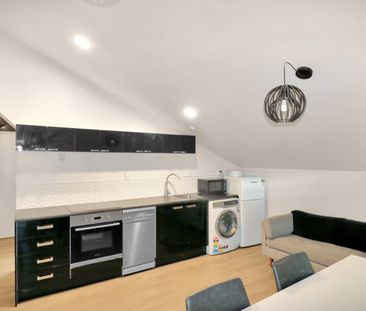 $575 for Central Wellington furnished apartment with a carpark - Photo 2