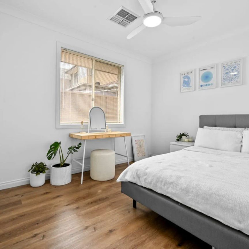 Spacious, Modern Elegance, and Perfectly Located Coastal Gem 3 Beds | 2 Baths | 1 Garage | - Photo 1