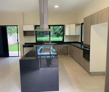 REF. 1734/517 - Casa en Venta Lagos del Sol Residencial de 4 recs, ... - Foto 3